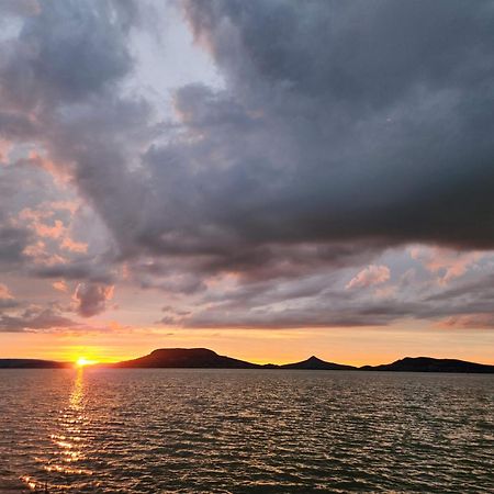 Sunset Resort - Lakeside Apartment Fonyód Екстериор снимка