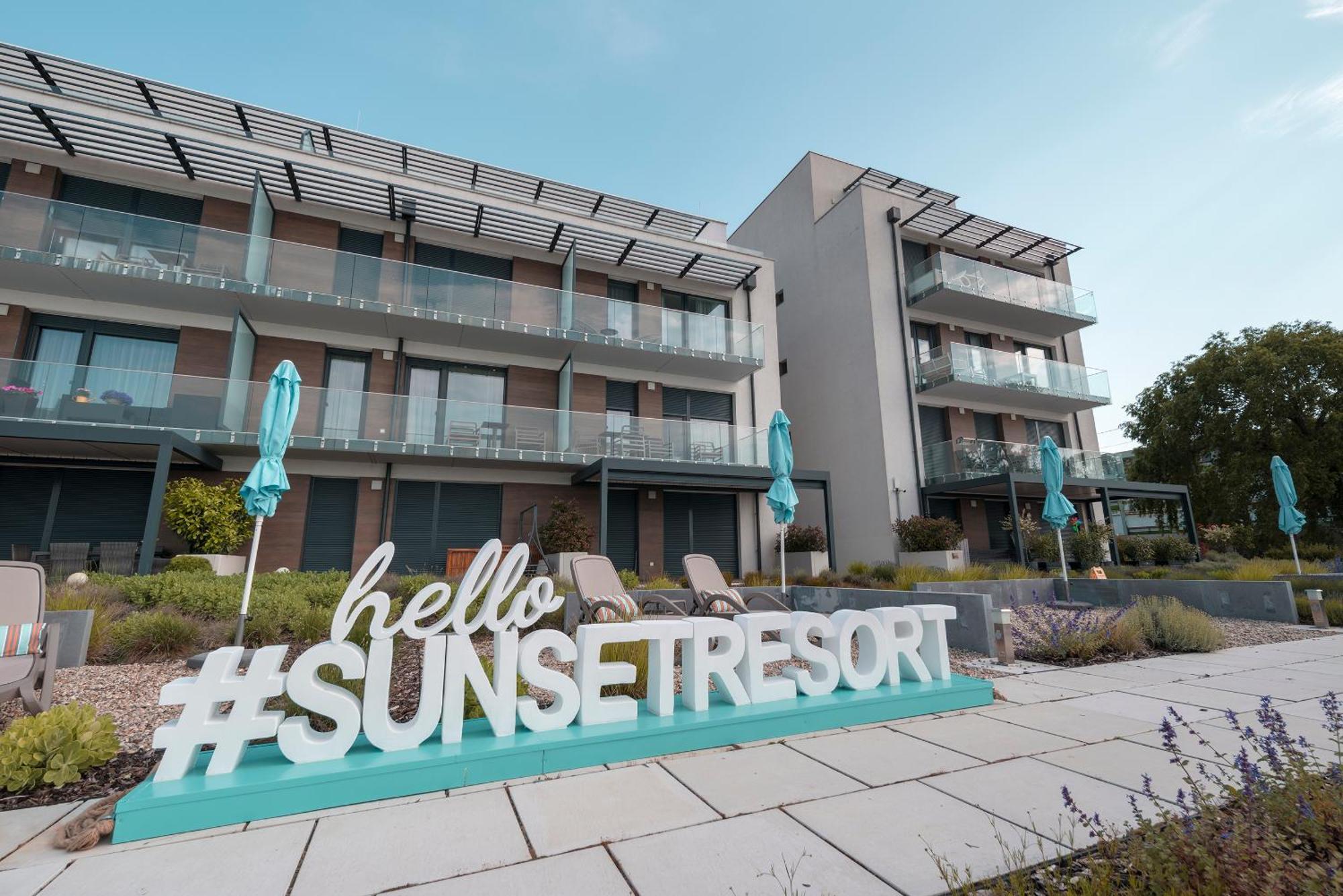Sunset Resort - Lakeside Apartment Fonyód Екстериор снимка