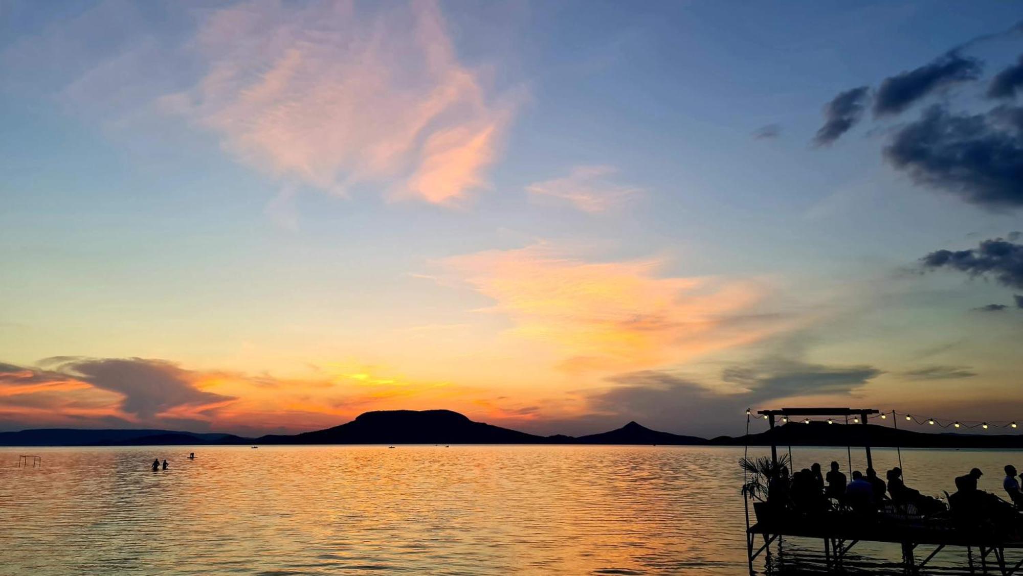 Sunset Resort - Lakeside Apartment Fonyód Екстериор снимка