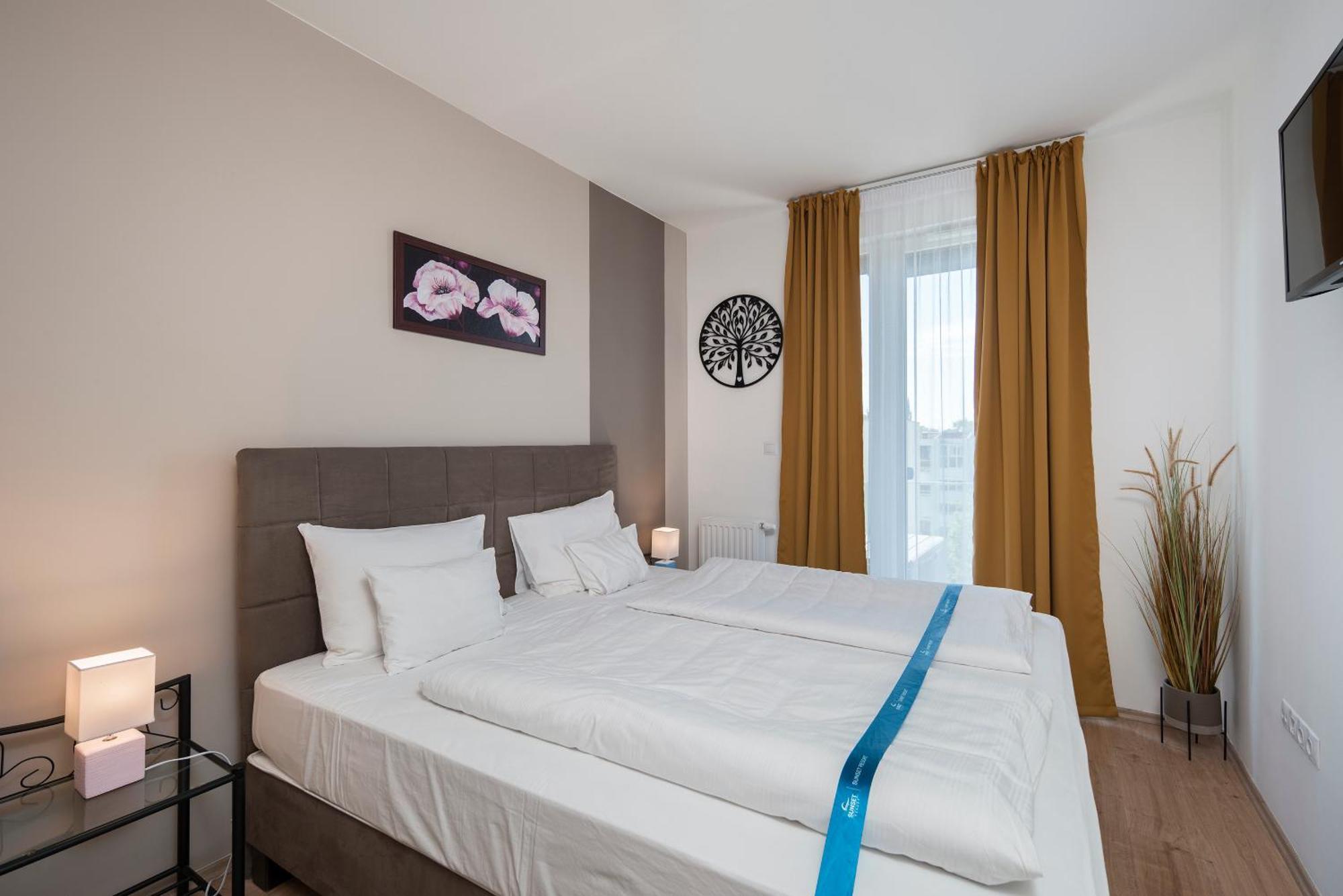 Sunset Resort - Lakeside Apartment Fonyód Екстериор снимка